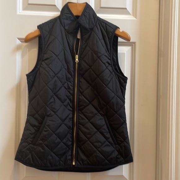 Old Navy Jackets & Blazers - Old Navy quilted vest with gold zipper